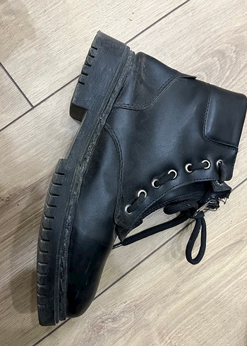 Siyah Deri Botlar - Görsel 7