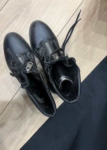 Siyah Deri Botlar - Görsel 6