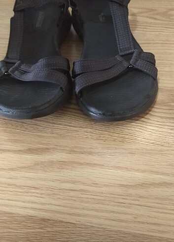 37 Beden siyah Renk Skechers sandalet 