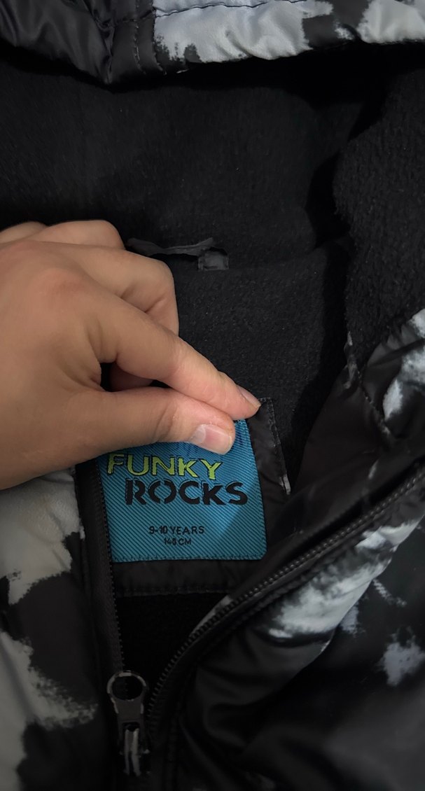 Erkek çocuk Siyah Batik Desenli Kapüşonlu Kışlık Mont - Görsel 3