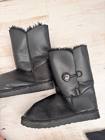Düğmeli Siyah Deri Model Ugg
