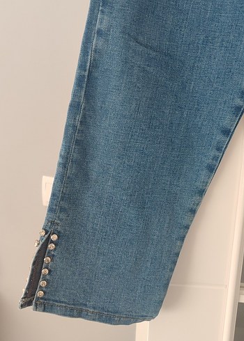 Düğmeli İşlemeli Mavi Kadın Midi Jean - Görsel 2