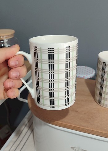 Ekose Desenli Beyaz Seramik Kupa - Görsel 5