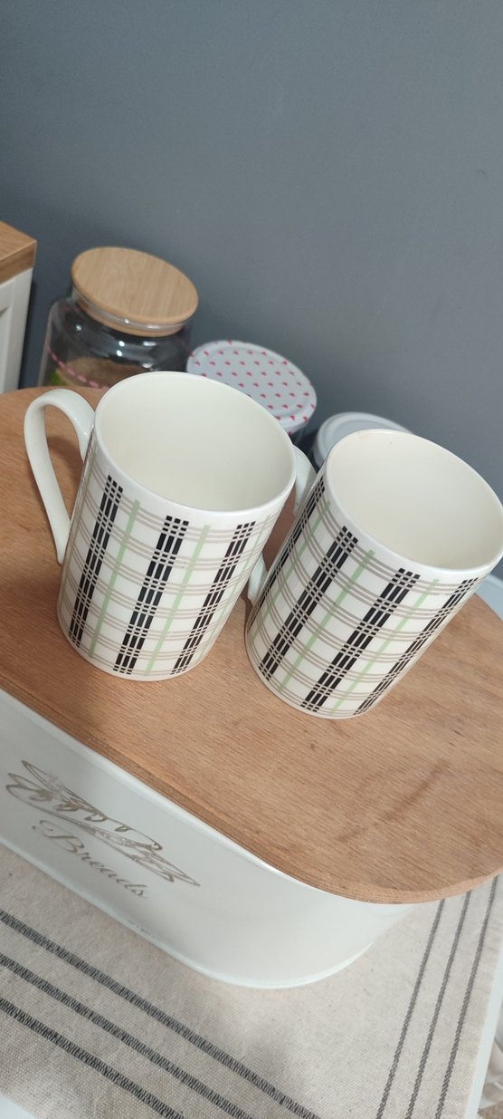 Ekose Desenli Beyaz Seramik Kupa - Görsel 2