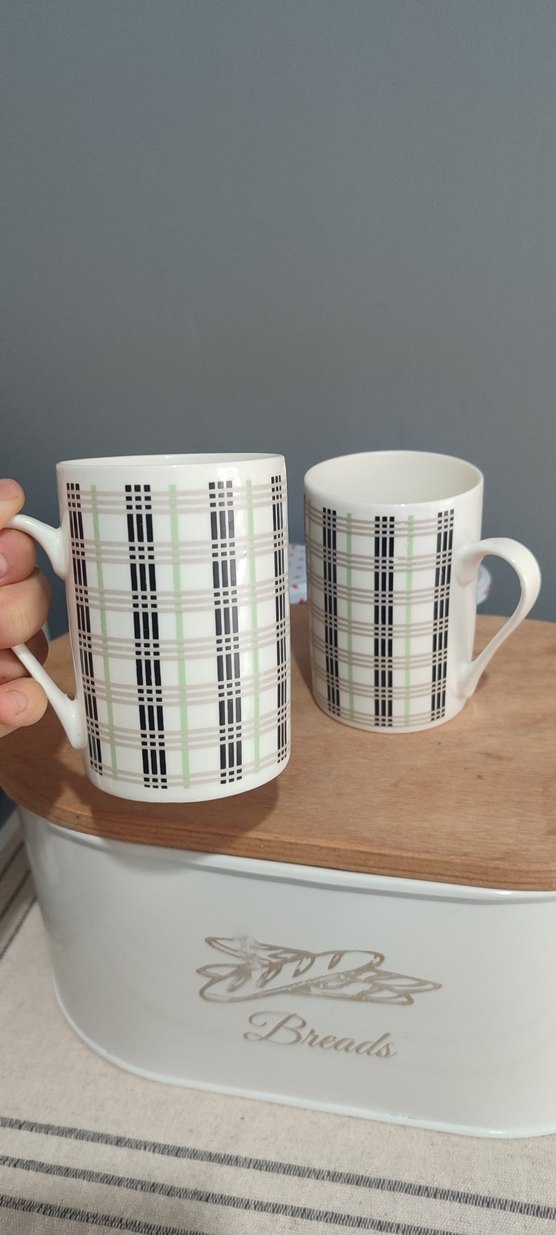 Ekose Desenli Beyaz Seramik Kupa - Görsel 3