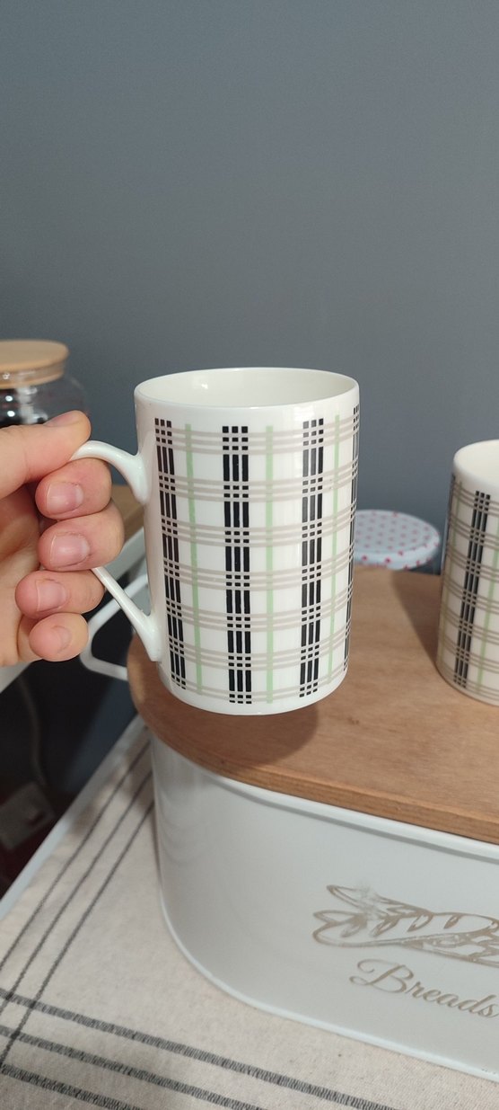 Ekose Desenli Beyaz Seramik Kupa - Görsel 5