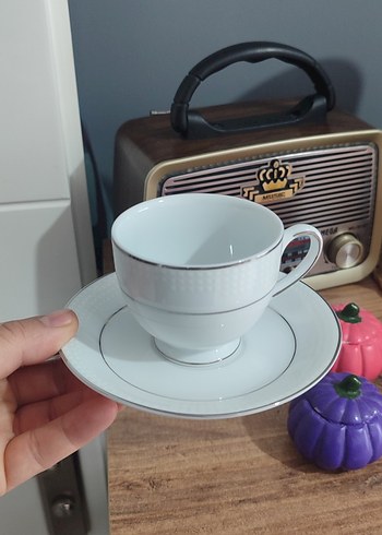 Gri Detaylı Beyaz Porselen Fincan ve Tabağı - Görsel 2