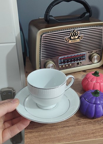 Gri Detaylı Beyaz Porselen Fincan ve Tabağı - Görsel 3