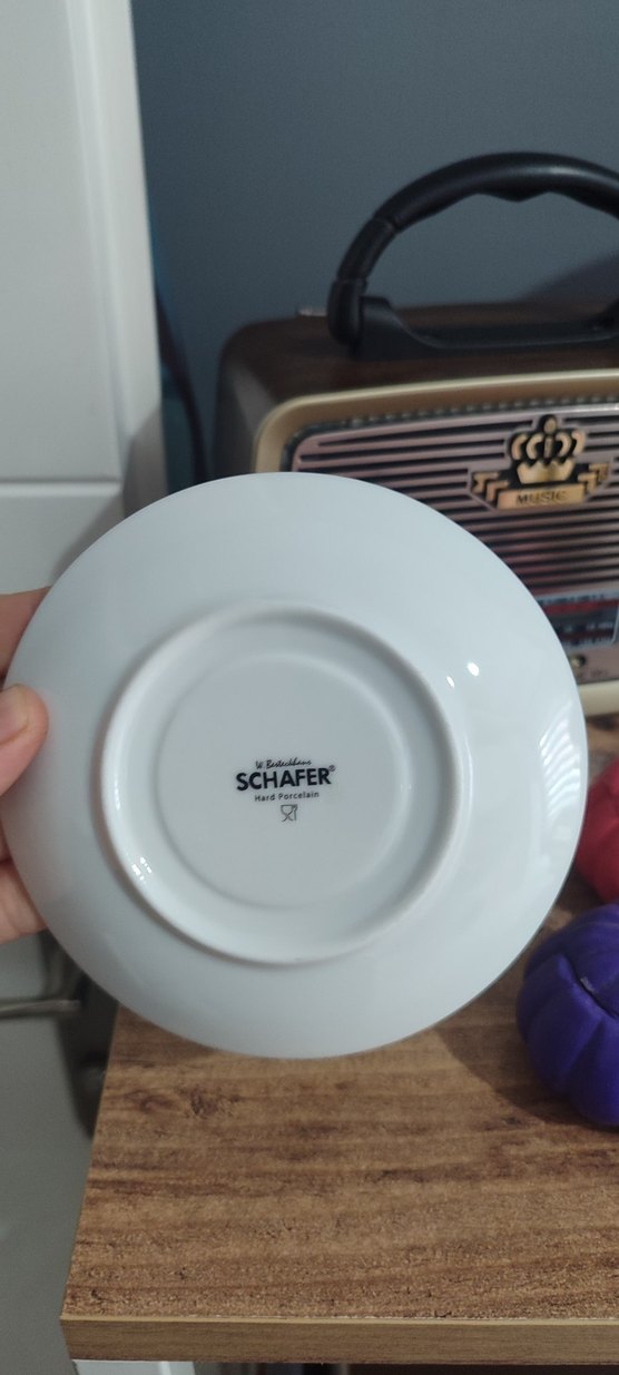 Gri Detaylı Beyaz Porselen Fincan ve Tabağı - Görsel 4