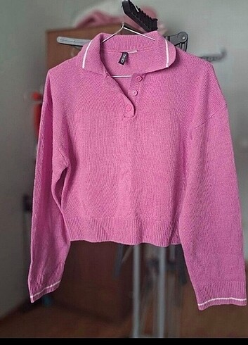 H&M H&M Pembe ve yakalı kazak.