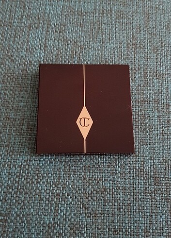 Beden Charlotte Tilbury Far Seti