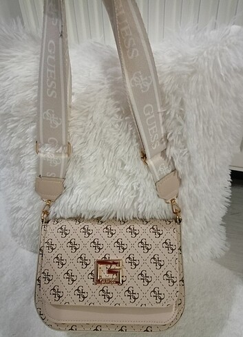 Guess canta