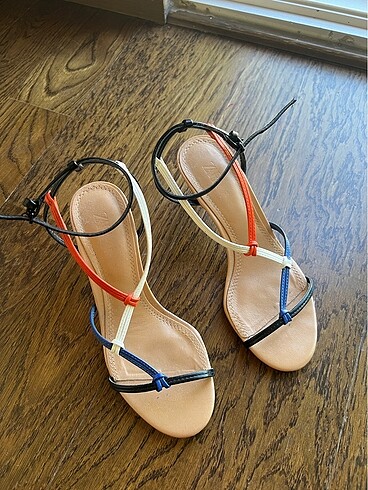Zara ZARA TOPUKLI SANDALET