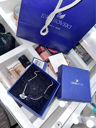 SWAROVSKİ KUĞU KOLYE