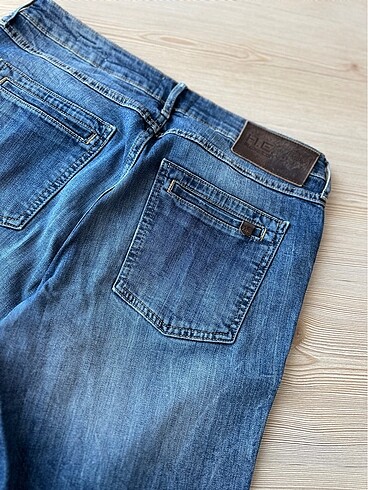 42 Beden mavi Renk Erkekte mango jeans