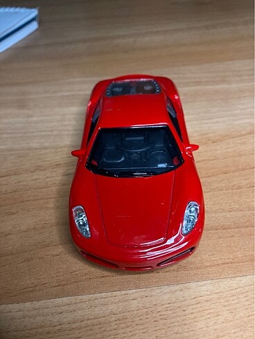 Kırmızı ferrari