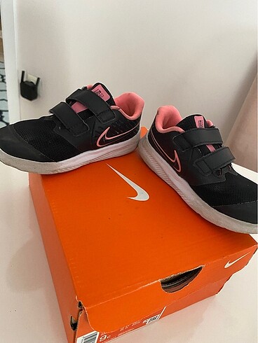 26 Beden siyah Renk Nike ayakkabı