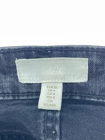 36 Beden siyah Renk H&M Mini Şort %70 İndirimli.