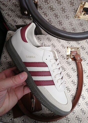 Adidas Sezonun en çok satan modelimiz