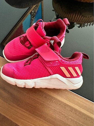 23 Beden Adidas Çocuk spor ayakkabı