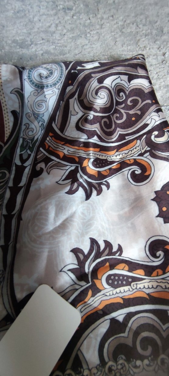 Bej Desenli Kadın Saten Şal eşarp - Görsel 3