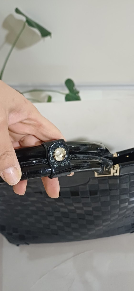 Kilitli Siyah Deri Kadın Çanta - Görsel 4