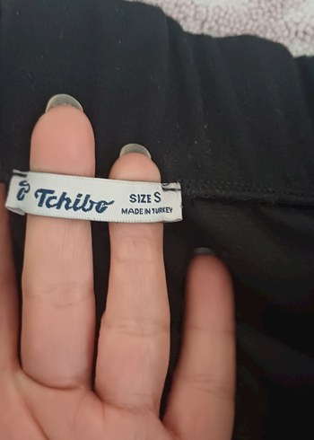 Sarı Detaylı Siyah Piliseli etek - Görsel 3