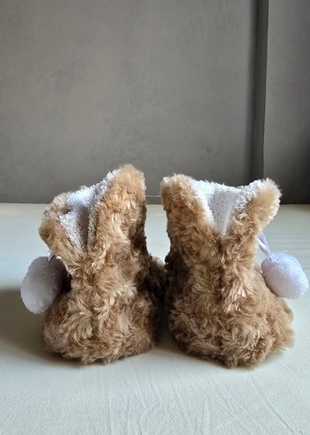 37 Beden Kız Çocukları için Kürklü Bej Ev Terliği