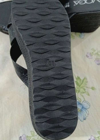 Siyah Yılan Desenli Dolgu Topuk Terlik - Görsel 4