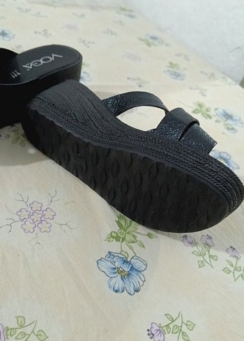 Siyah Yılan Desenli Dolgu Topuk Terlik - Görsel 2