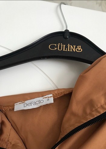 Kadın Kahverengi Kapüşonlu Mini Yağmurluk - Görsel 2