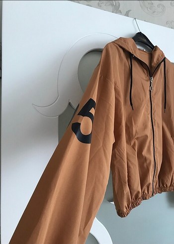 Kadın Kahverengi Kapüşonlu Mini Yağmurluk - Görsel 3