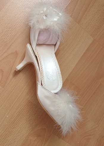 Beyaz Tüylü Yüksek Topuklu Kadın Terlik - Görsel 4