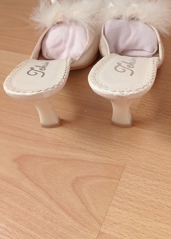 Beyaz Tüylü Yüksek Topuklu Kadın Terlik - Görsel 3