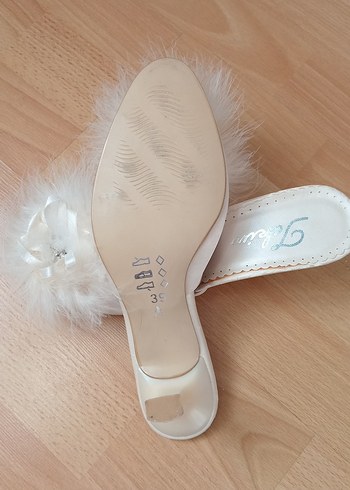 Beyaz Tüylü Yüksek Topuklu Kadın Terlik - Görsel 5