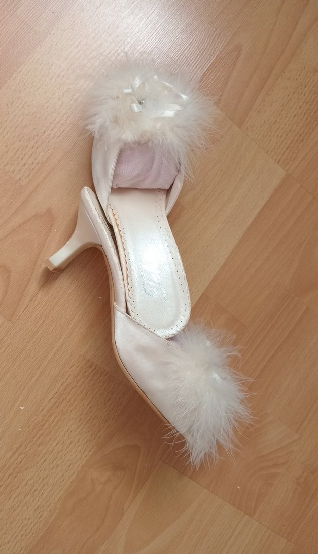 Beyaz Tüylü Yüksek Topuklu Kadın Terlik - Görsel 4