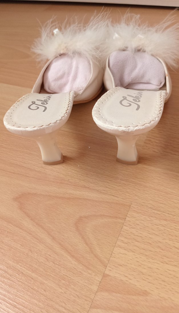 Beyaz Tüylü Yüksek Topuklu Kadın Terlik - Görsel 3