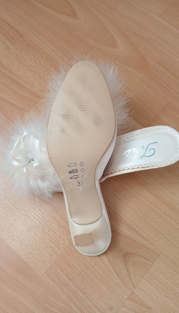 Beyaz Tüylü Yüksek Topuklu Kadın Terlik - Görsel 5