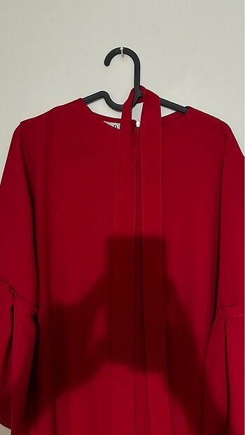 SUUD COLLECTİON  KOLLARI VOLANLI KIRMIZI KREP KUMAŞ ELBİSE - Görsel 5