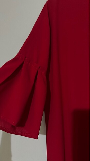 SUUD COLLECTİON  KOLLARI VOLANLI KIRMIZI KREP KUMAŞ ELBİSE - Görsel 6