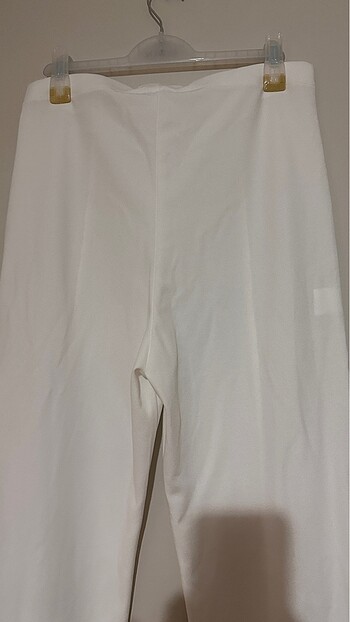 Beyaz yırtmaç detaylı pantolon - Görsel 4