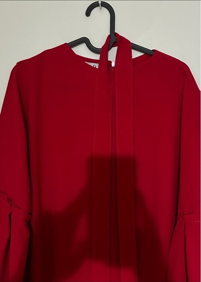 SUUD COLLECTİON KOLLARI VOLANLI KIRMIZI KREP ELBİSE - Görsel 5