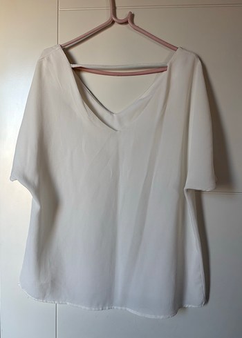 V-Yaka Kısa Kollu Beyaz Kadın Bluz - Görsel 2