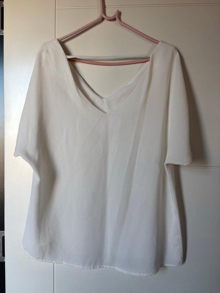 V-Yaka Kısa Kollu Beyaz Kadın Bluz - Görsel 2