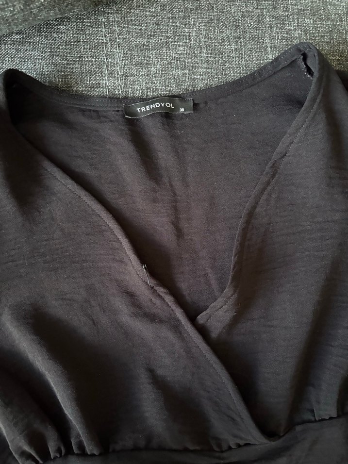 Siyah V Yakalı Uzun Kollu Keten Bluz - Görsel 2