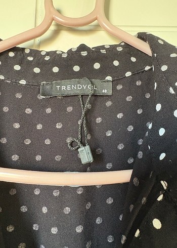 Düğmeli Siyah Puantiyeli Uzun Elbise - Görsel 2