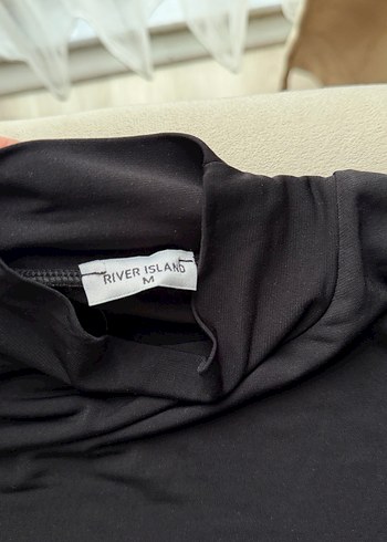 Siyah Yüksek Yakalı Uzun Kollu Tişört - Görsel 2