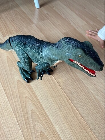 Sesli , yürüyen robot dinozor ( raptor ?