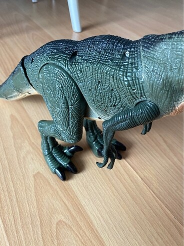Beden Renk Sesli , yürüyen robot dinozor ( raptor ?