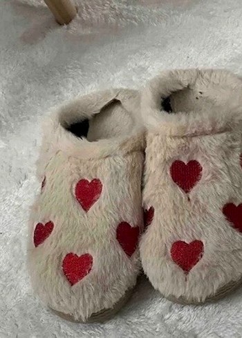 Beyaz Nakışlı Kürklü Kadın Terlik - Görsel 4